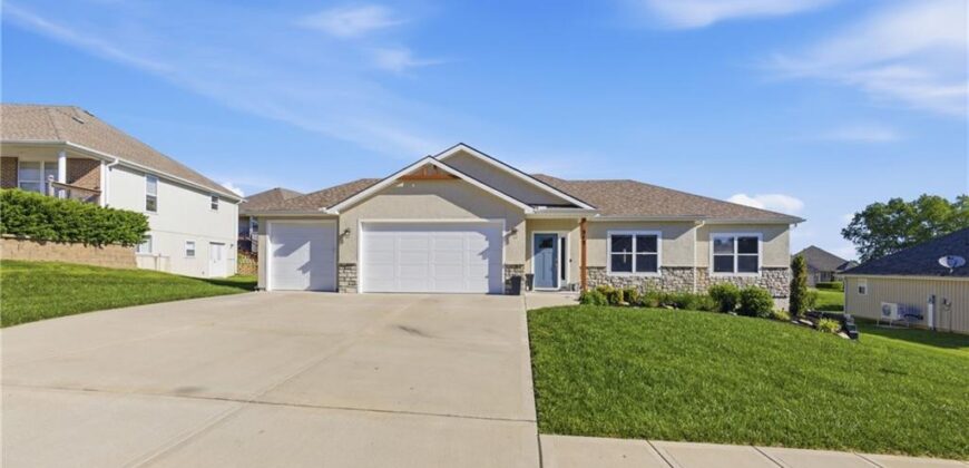 312 Prairie Rose Circle, Smithville, MO 64089