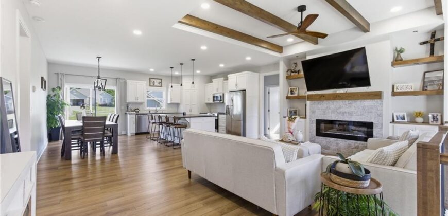 312 Prairie Rose Circle, Smithville, MO 64089