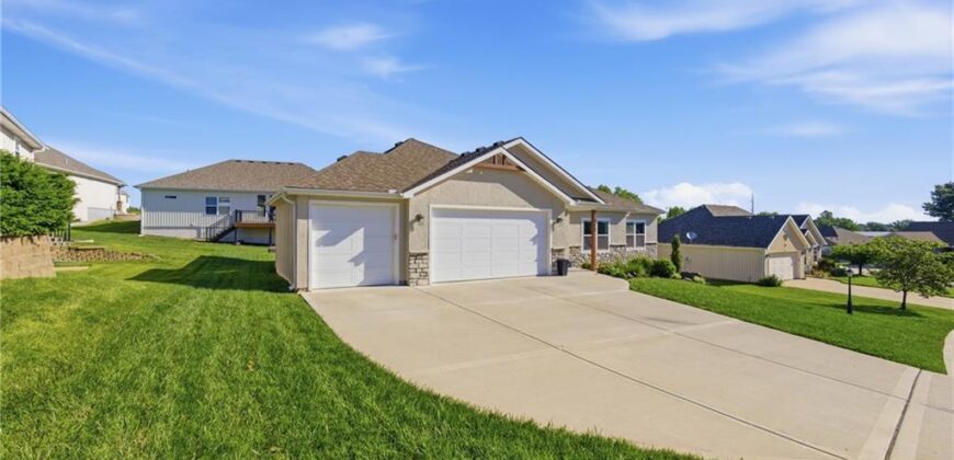 312 Prairie Rose Circle, Smithville, MO 64089
