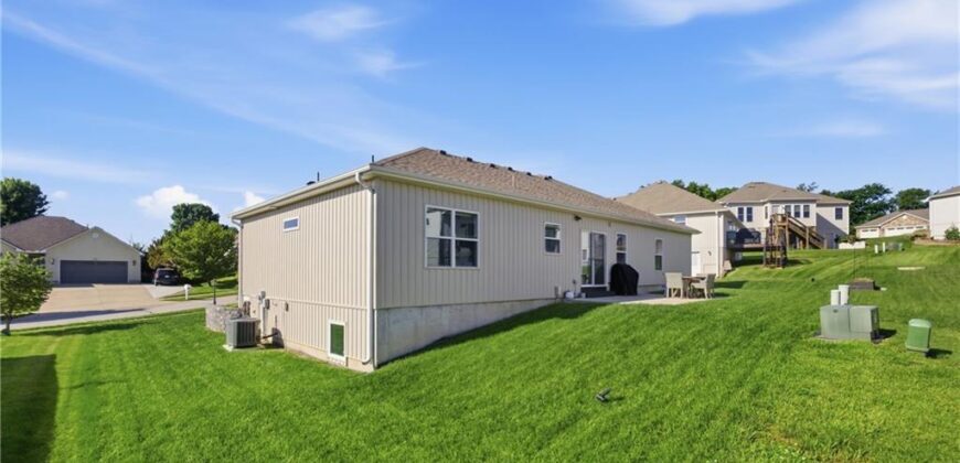 312 Prairie Rose Circle, Smithville, MO 64089