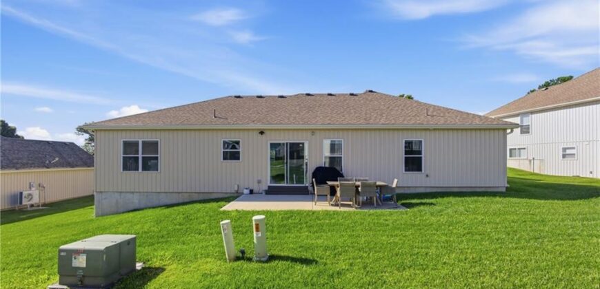 312 Prairie Rose Circle, Smithville, MO 64089
