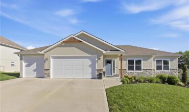 312 Prairie Rose Circle, Smithville, MO 64089