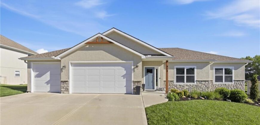 312 Prairie Rose Circle, Smithville, MO 64089