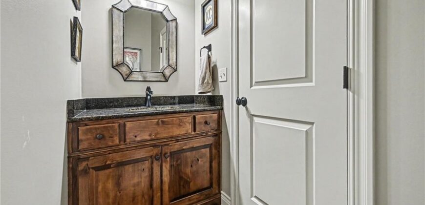 8245 Westlake Drive, Parkville, MO 64152