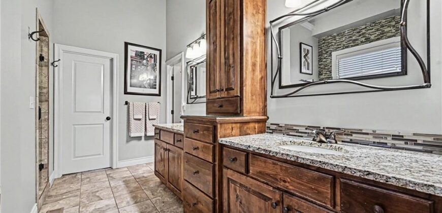 8245 Westlake Drive, Parkville, MO 64152