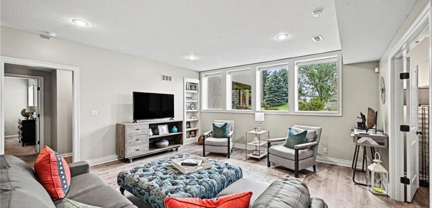 8245 Westlake Drive, Parkville, MO 64152