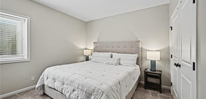 8245 Westlake Drive, Parkville, MO 64152