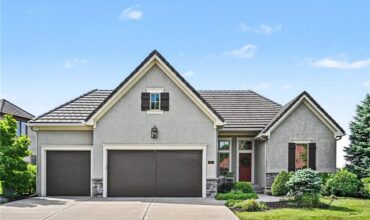 8245 Westlake Drive, Parkville, MO 64152