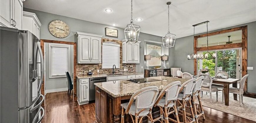 8245 Westlake Drive, Parkville, MO 64152
