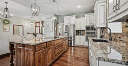 8245 Westlake Drive, Parkville, MO 64152