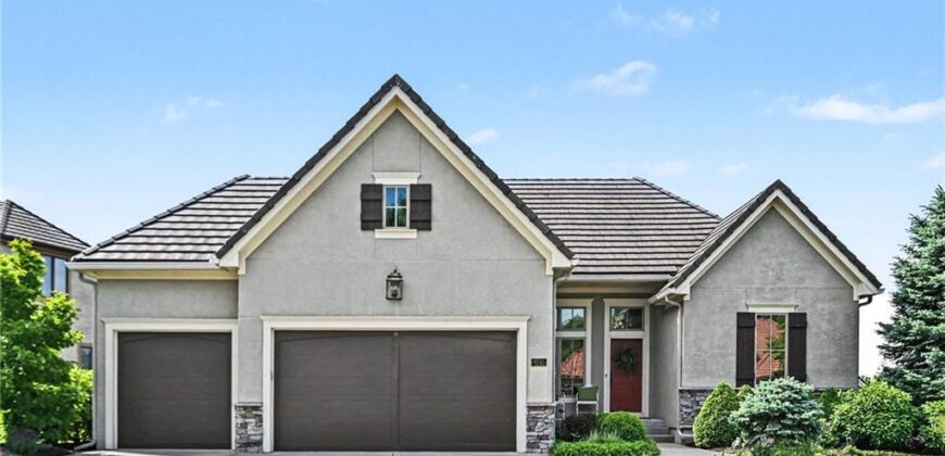 8245 Westlake Drive, Parkville, MO 64152