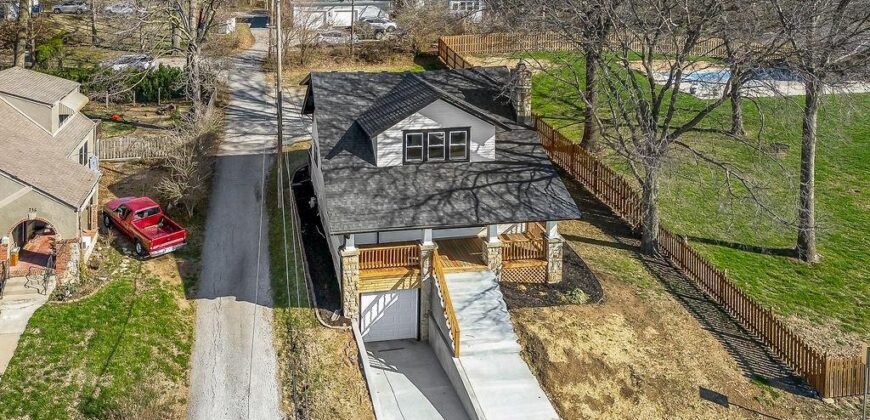 730 W College Street, Liberty, MO 64068