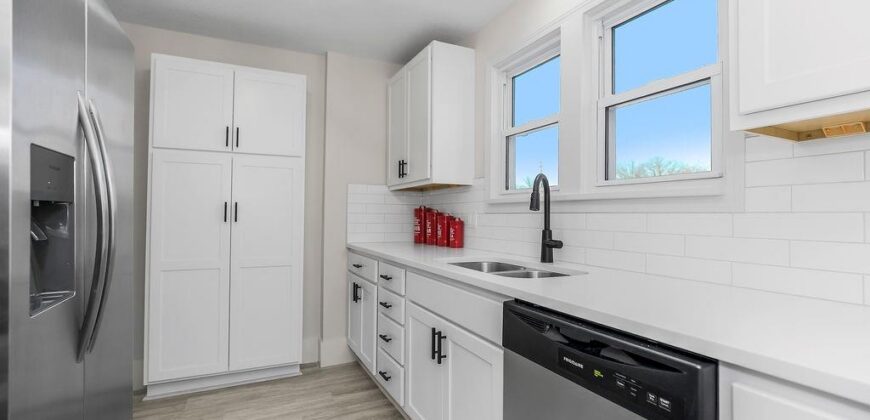 730 W College Street, Liberty, MO 64068