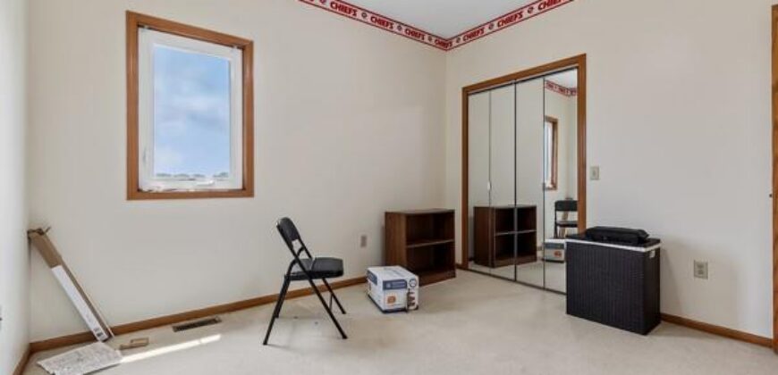 11111 Reinking Road, Kansas City, MO 64156