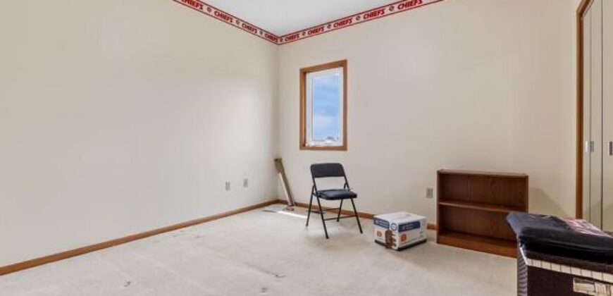 11111 Reinking Road, Kansas City, MO 64156