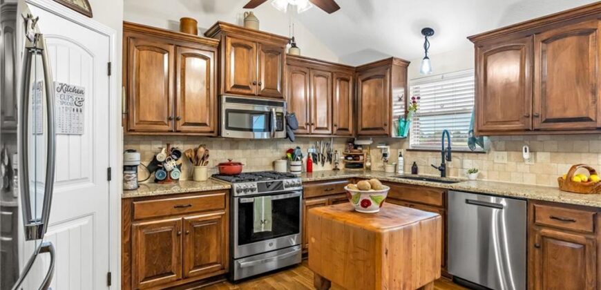 18400 Rock Ridge Street, Smithville, MO 64089