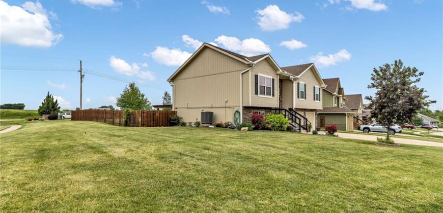 18400 Rock Ridge Street, Smithville, MO 64089