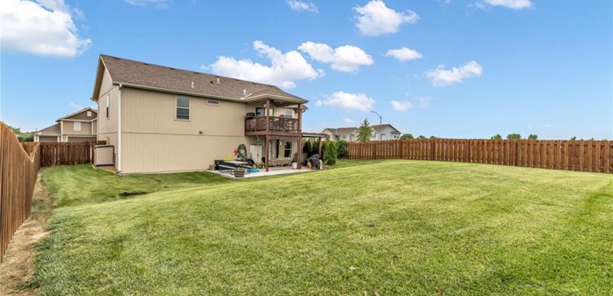 18400 Rock Ridge Street, Smithville, MO 64089