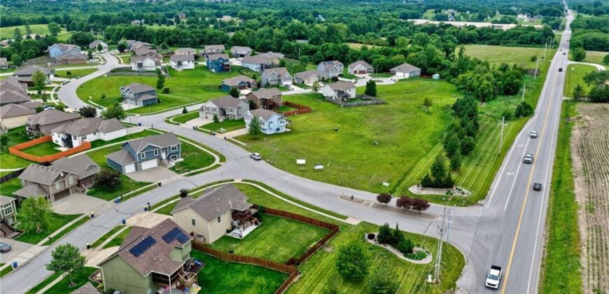 18400 Rock Ridge Street, Smithville, MO 64089