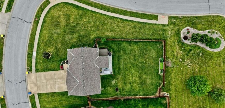 18400 Rock Ridge Street, Smithville, MO 64089