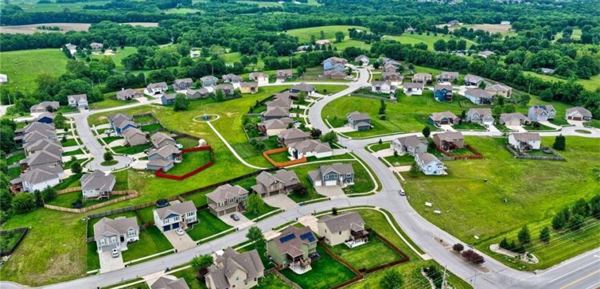 18400 Rock Ridge Street, Smithville, MO 64089
