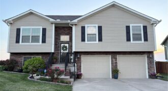 18400 Rock Ridge Street, Smithville, MO 64089