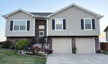 18400 Rock Ridge Street, Smithville, MO 64089