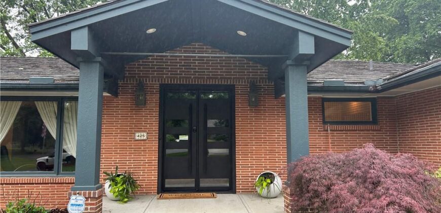 425 S Woodland Drive, Kansas City, MO 64118