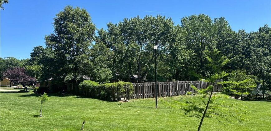 425 S Woodland Drive, Kansas City, MO 64118