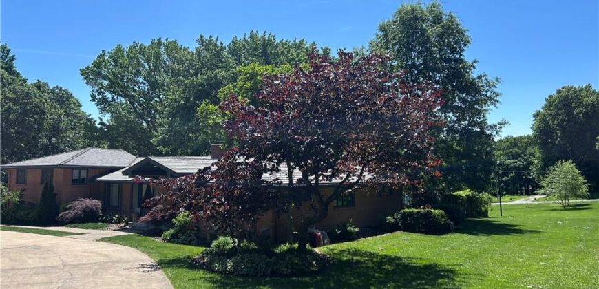 425 S Woodland Drive, Kansas City, MO 64118