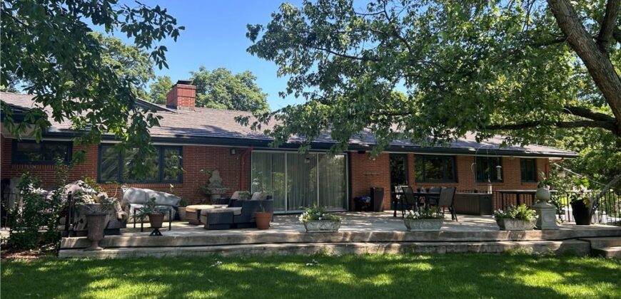 425 S Woodland Drive, Kansas City, MO 64118