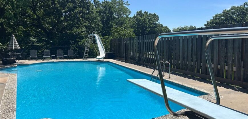 425 S Woodland Drive, Kansas City, MO 64118