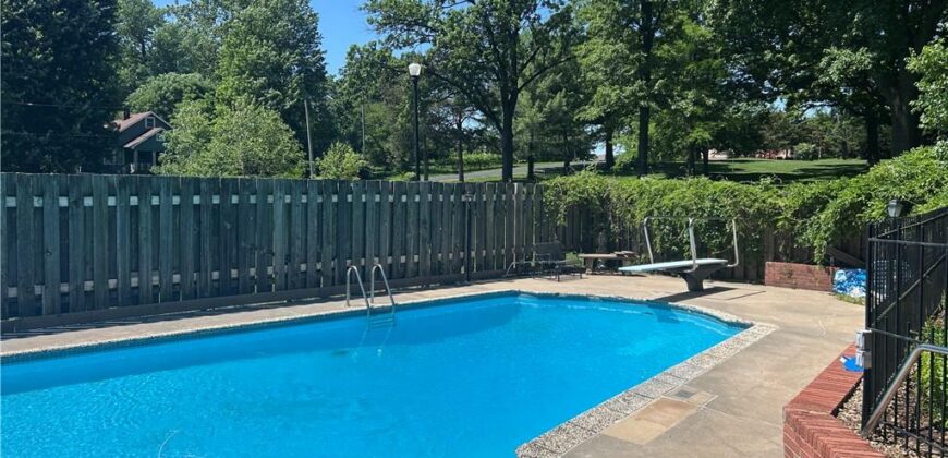 425 S Woodland Drive, Kansas City, MO 64118