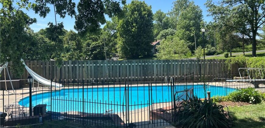 425 S Woodland Drive, Kansas City, MO 64118
