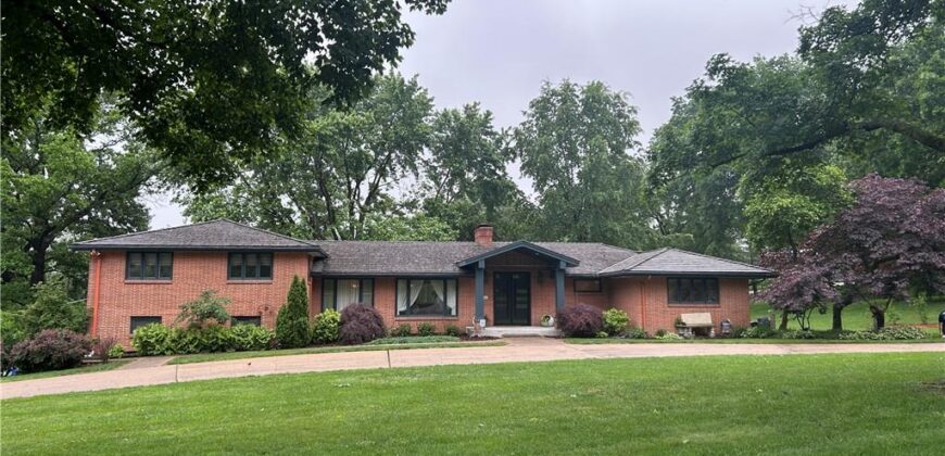 425 S Woodland Drive, Kansas City, MO 64118