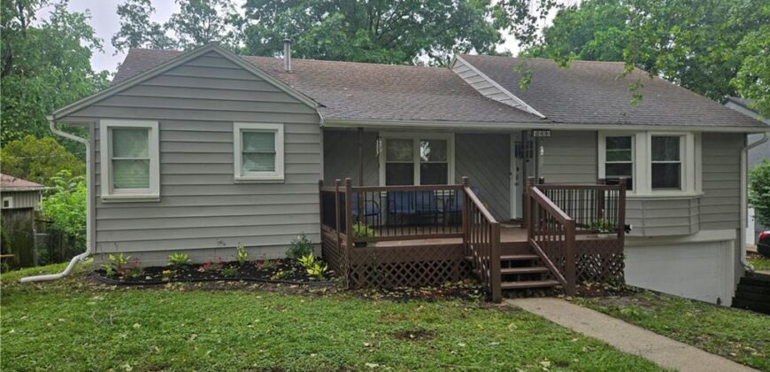4900 Park Lane, Kansas City, MO 64118