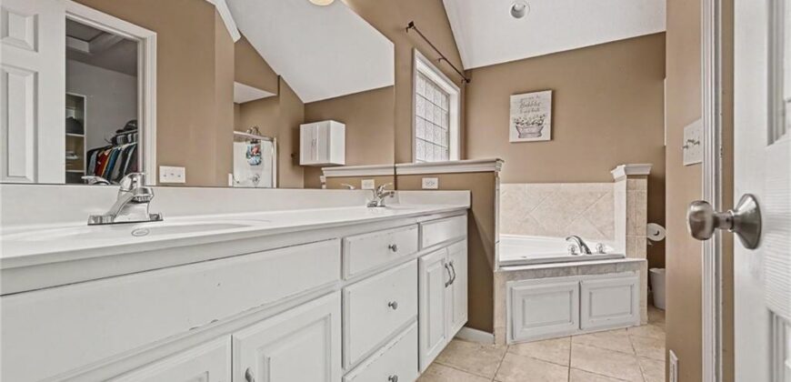 18106 Guinevere Court, Smithville, MO 64089