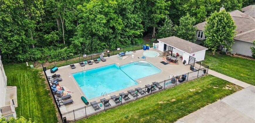 18106 Guinevere Court, Smithville, MO 64089