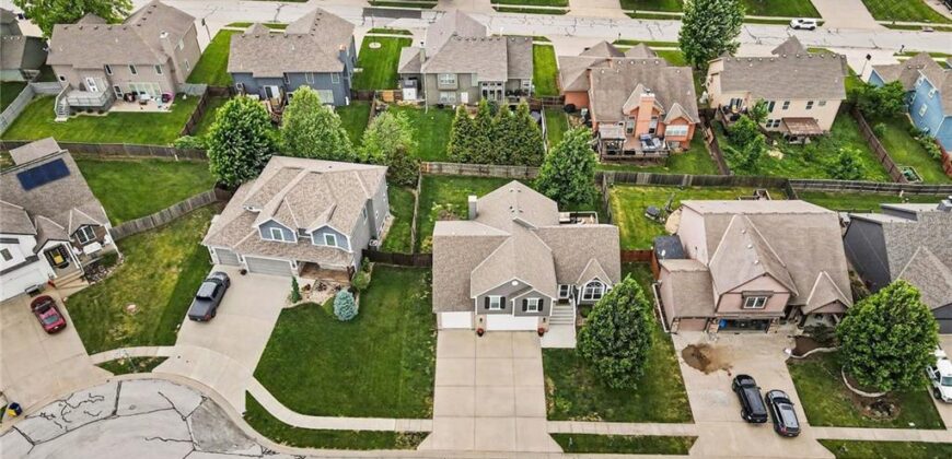 18106 Guinevere Court, Smithville, MO 64089
