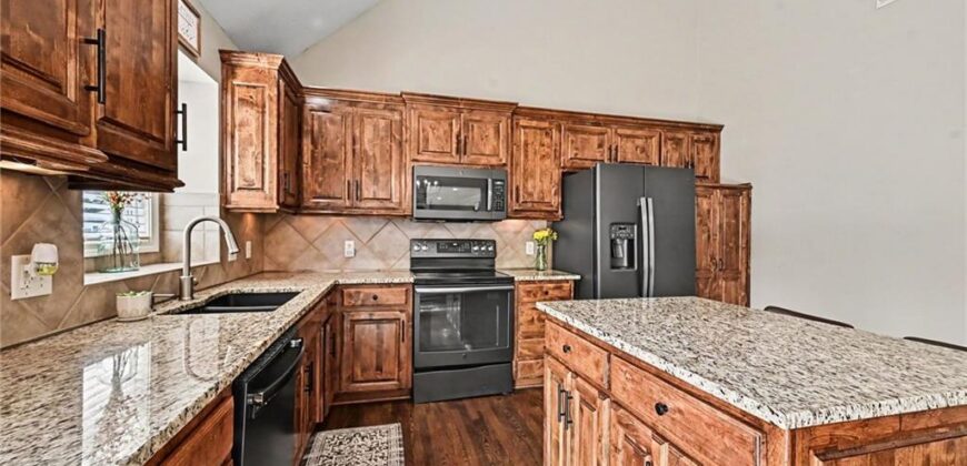 18106 Guinevere Court, Smithville, MO 64089