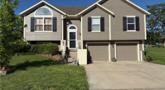 1700 Debrah Drive, Kearney, MO 64060