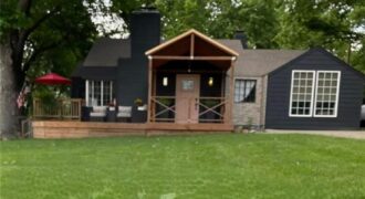208 NW 83rd Street, Kansas City, MO 64118