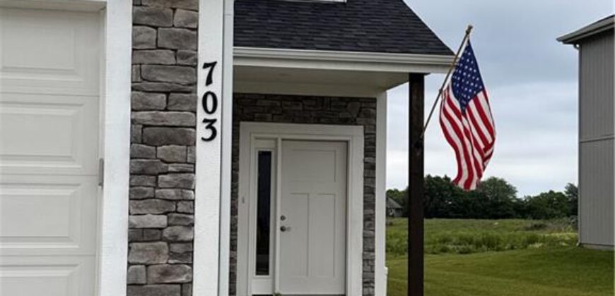703 Ridge Drive, Smithville, MO 64089