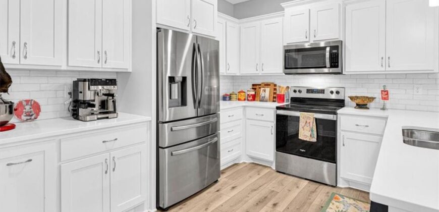 703 Ridge Drive, Smithville, MO 64089