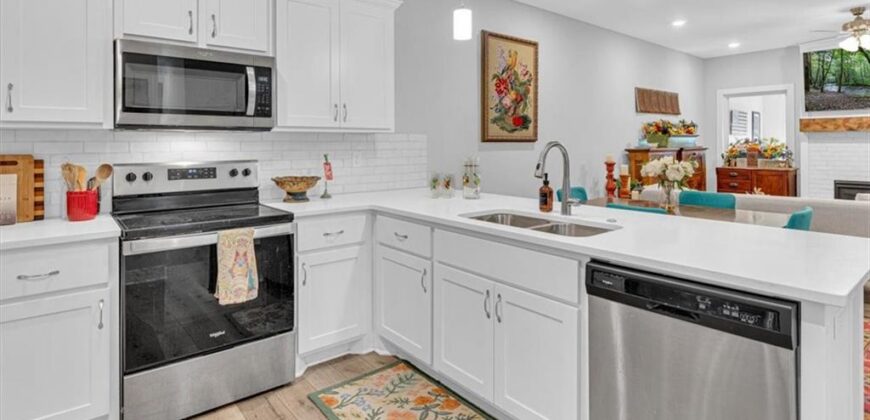 703 Ridge Drive, Smithville, MO 64089