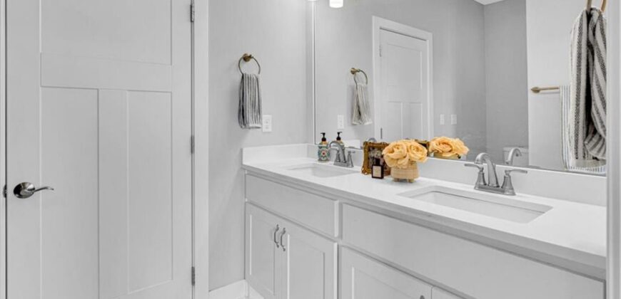 703 Ridge Drive, Smithville, MO 64089