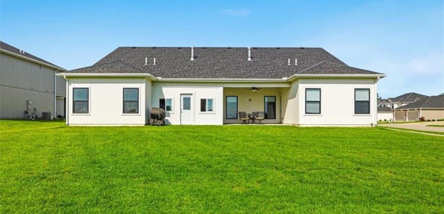 703 Ridge Drive, Smithville, MO 64089
