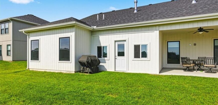 703 Ridge Drive, Smithville, MO 64089