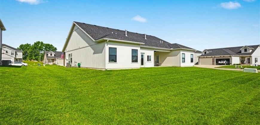 703 Ridge Drive, Smithville, MO 64089