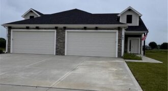 703 Ridge Drive, Smithville, MO 64089
